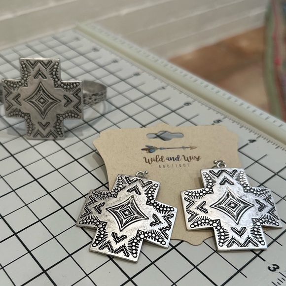 Silver Cross Bracelet and Earrings Set Boho Western Santa Fe - Picture 3 of 4